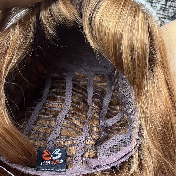 Caramel Bob is a beautiful wig for every day use , is made with real human hair - Picture 5 of 7